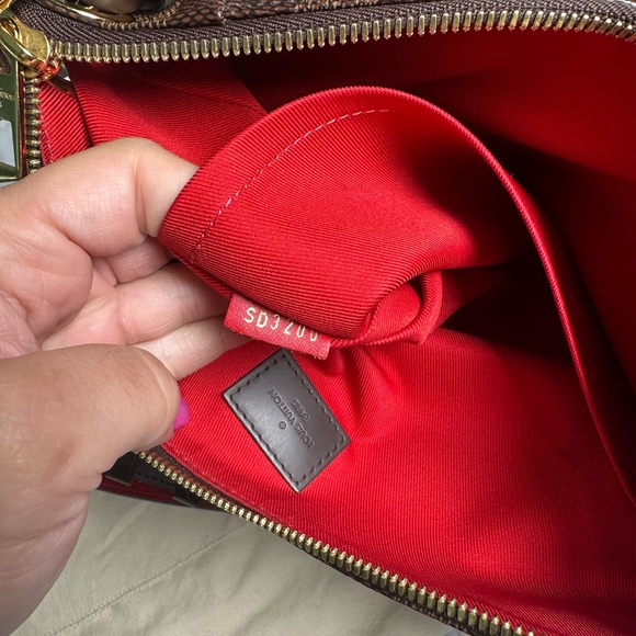 SOLD ❌❌❌Louis Vuitton Damier Ebene South Bank Besace - Picture 6 of 9